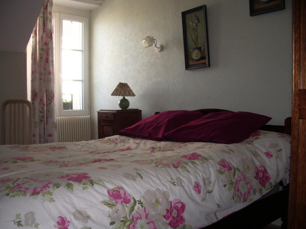 Les Glycines Bed & Breakfast Plaimpied-Givaudins Exterior photo